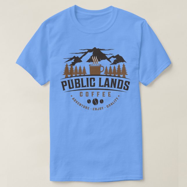 Offentlig mark och kaffe i Äventyr är av god kvali T Shirt (Design framsida)