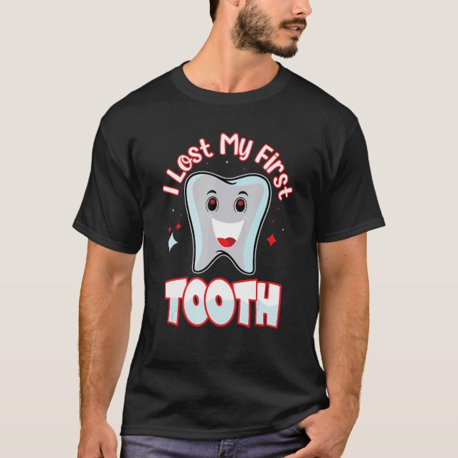 Offert I Borttappad min första tända ut T Shirt (Framsida)