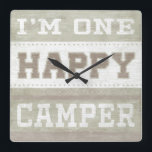 Offert| Jag är en Lycklig-kamera Fyrkantig Klocka<br><div class="desc">Offert| Jag är en Camper i Lycklig.Artist: Juni Erica Vess. Bild-ID: 106120D.</div>