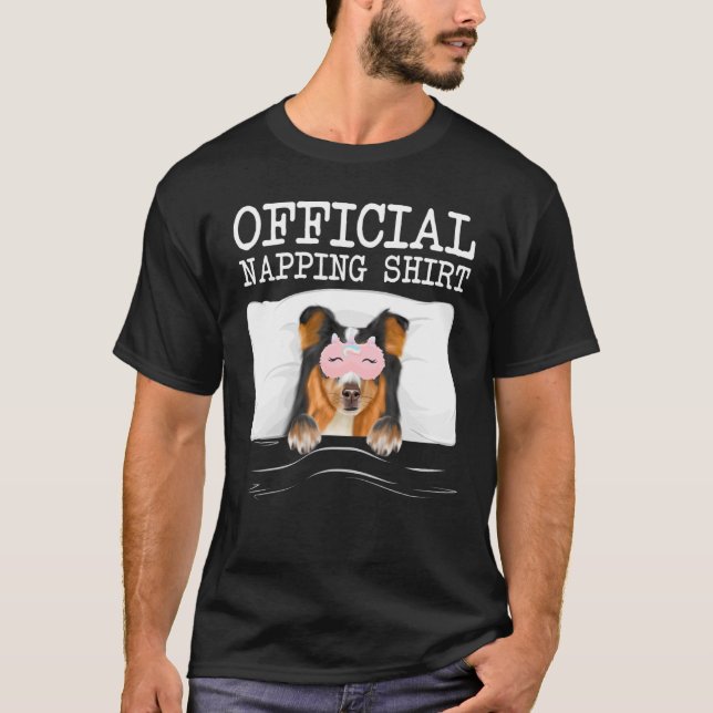 Official Napping Sleeping Shetland Sheepdog T Shirt (Framsida)