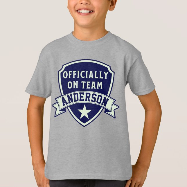 "Officiellt team" på Gotcha-dagen i Namn Barn T Shirt (Framsida)