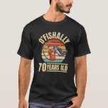 O'Fishally 70 Years - Angler 70th Birthday T Shirt<br><div class="desc">Distressade änglar med fiskstång och stora fiskar. Dekoration av fiskets födelsedagsfest: 70-årsdagars vinkling med fiskpun.</div>