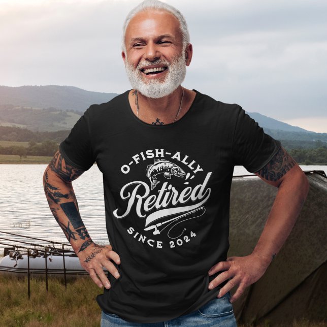 Ofishally Retired 2024 Funny Fishing T Shirt (Skapare uppladdad)