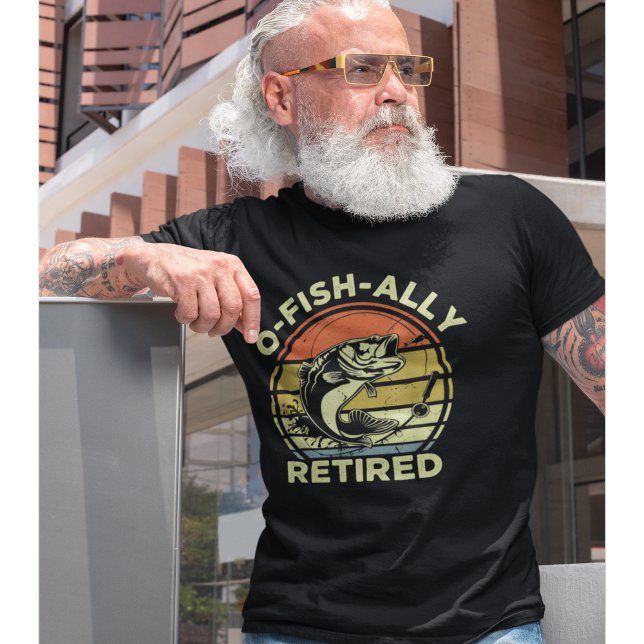 Ofishally Retired Funny Fishing T Shirt (Skapare uppladdad)