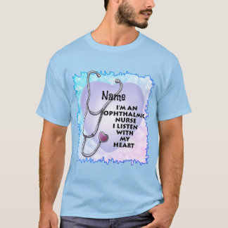 Oftalmisk sjuksköterska med anpassningsbar på hjär t shirt
