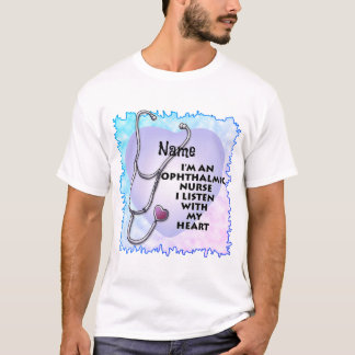 Oftalmisk sjuksköterska med anpassningsbar på hjär t shirt
