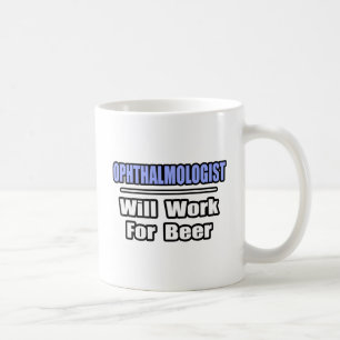 Oftalmolog kommer att arbeta för öl kaffemugg