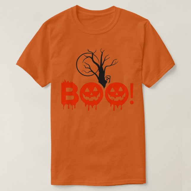 Ogillande som gömmer bakom ett svart träd t shirt (Design framsida)
