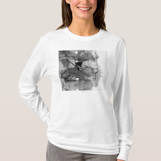 Oglala indiska överflödhästar med soldaten för 2 tee (Framsida)