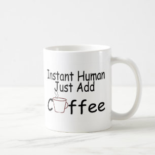 Ögonblickmänniskan tillfogar precis kaffe kaffemugg