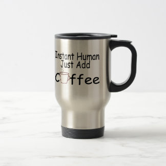 Ögonblickmänniskan tillfogar precis kaffe resemugg