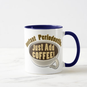 Ögonblickperiodontisten tillfogar precis kaffe mugg