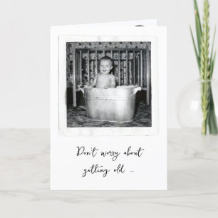 Ögonblicksbild vid Baby vid födelsedag i Retro Tub Kort