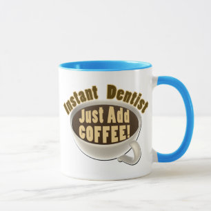 Ögonblicktandläkaren tillfogar precis kaffe mugg