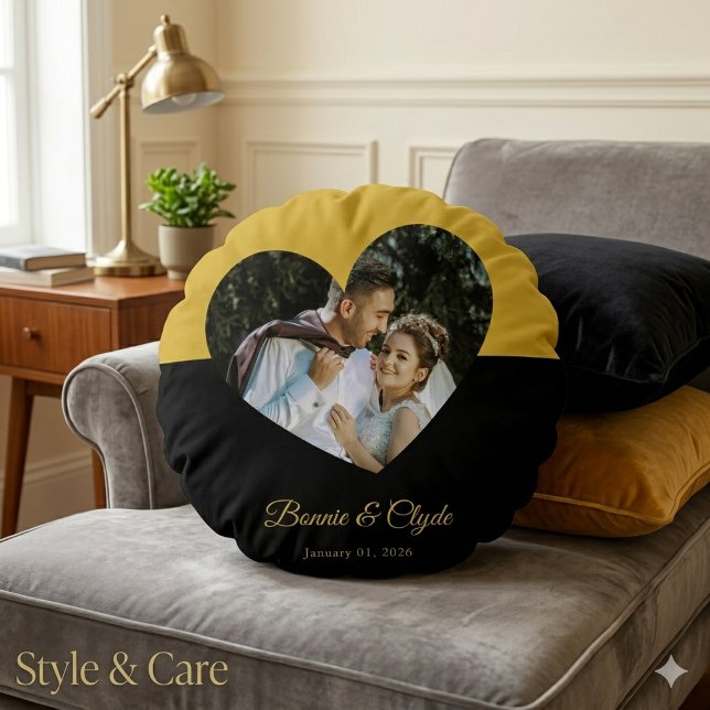 Ögonfångande hjärtpar i guld och svart rund kudde (Eye-casing Heart Couple Gold and Black Round Pillow)