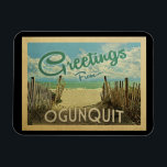 OgunSluta Beach Vintage resor Magnet<br><div class="desc">I Hälsning från Ogunge-vintagens vykort finns en sandstrand med en vacker turkoshav över vatten och över havet,  ett blå himmel med gigantiska vita moln. I vintage resor stil.</div>