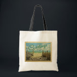 OgunSluta Beach Vintage resor Tygkasse<br><div class="desc">I Hälsning från Ogunge-vintagens vykort finns en sandstrand med en vacker turkoshav över vatten och över havet,  ett blå himmel med gigantiska vita moln. I vintage resor stil.</div>