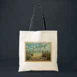 OgunSluta Beach Vintage resor Tygkasse<br><div class="desc">I Hälsning från Ogunge-vintagens vykort finns en sandstrand med en vacker turkoshav över vatten och över havet,  ett blå himmel med gigantiska vita moln. I vintage resor stil.</div>