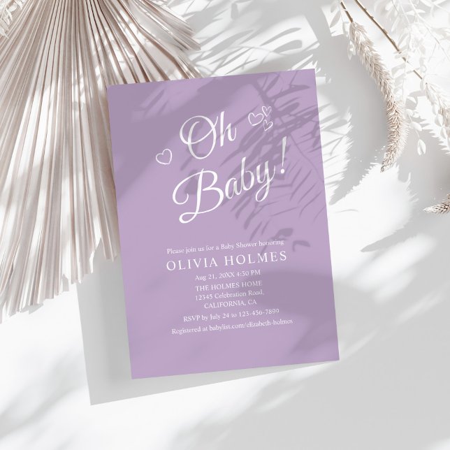 "Oh Baby" Lavender Modern minimalist Baby Shower Inbjudningar ("Oh Baby" Lavender Modern Minimalist Baby Shower Invitation on a sunny boho white table.)