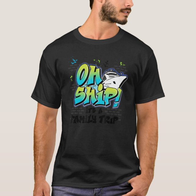 Oh Ship It's a Family Trip  Graffiti Airbrush Crui T Shirt (Framsida)
