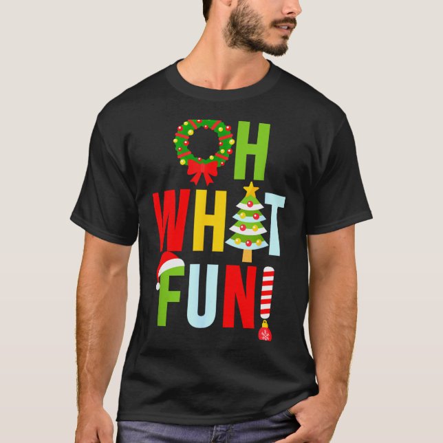 Oh What Fun Christmas With Wreath And Tree  T Shirt (Framsida)