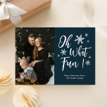 Oh What Roligt Blue Calligraphy Snöflingor Photo Julkort<br><div class="desc">Åh,  vilken Roligt Blue Calligraphy Snöflingor Photo Helgdag Card. Skicka semesterhälsningar i anpassade och personlig till vänner,  kolleger och familj i enkla,  chic,  elegant och moderna fotodesignkort,  naturliga minimalistiska stil-kort! Under kalligrafin visas anpassningsbar hälsning-meddelandet i modern typografi.</div>