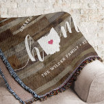 Ohio Home State Personlig Wood-look Filt<br><div class="desc">Visa lite stolthet över hemmet med den här söta, rustiska träplattan som innehåller "hem" i vita kalligrafskript med en silhuett karta i delstaten Ohio som står i för "O" i brev. En rosa hjärtillustration inuti det statliga karta kompletterar designen. Du kan ändra hjärtans position till din hemstad genom att öppna...</div>