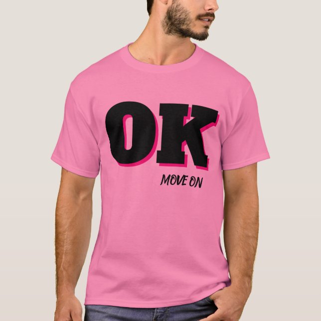 OK Gå Vidare Rosa Grafisk T-Shirt (Framsida)