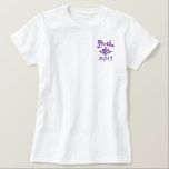 Öka innevarande år - med Initialerna Broderad Pikétröja<br><div class="desc">Bröllopsfest T-shirt För alla medlemmar av Party-groom T-shirts BestMan T-shirts GroomsMan T-shirts Usher-shirts RingBearer T-shirts- 7 Ord till Long och Lycklig Giftermål - jag är ledsen - ja, det är mina Fault-Bröllop-tillbehör T-shirts, Jacka, hooker, Totes, Handbag, Bags, hattar och mer anpassat för att täcka alla i Party-sju Ord under en...</div>