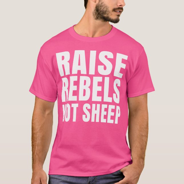 Öka rebellerna och inte får motivation t shirt (Framsida)