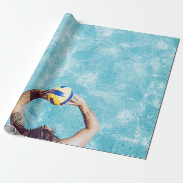 Okänd person som spelar volleyball i strand presentpapper (Utrullad)