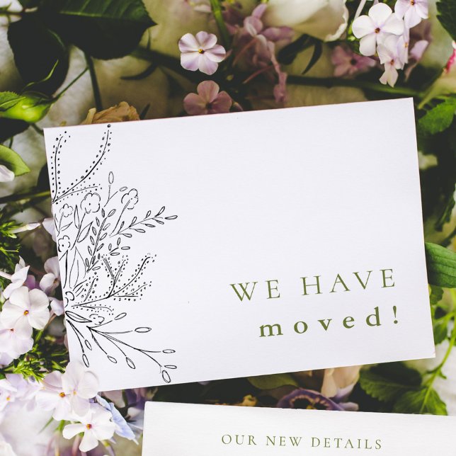 Ökande Bouquet-Flytta-meddelande Spara Datumet (Overflowing Bouquet floral moving announcement card.)