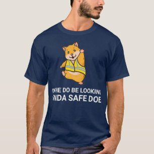 Okej, han Tittar Säker Doe Hamster Memem. T Shirt