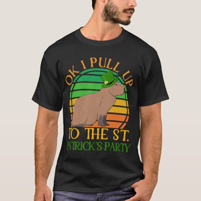Okej, jag drar upp Capybara Meme-St patricks day R T Shirt (Framsida)
