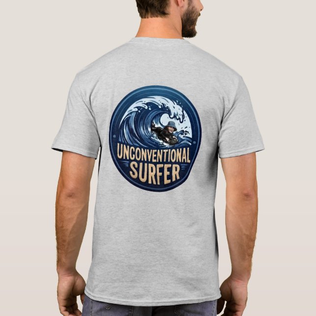 Okonventionell Surfar Matta Surfar Logotyp T Shirt (Baksida)