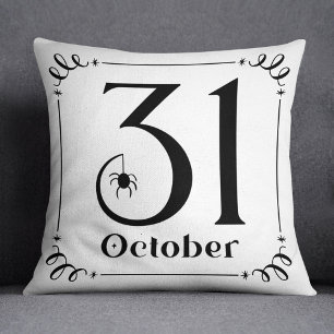 Oktober 31a Black and White Halloween Typography Kudde