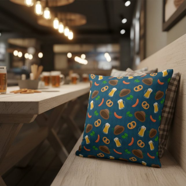 Oktoberfest Beer, Pretzel & Sause Mönster Throw Kudde (Skapare uppladdad)