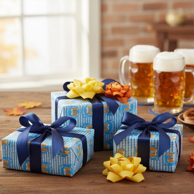 Oktoberfest Wrapping Paper with Beer Glasses  Presentpapper (Skapare uppladdad)