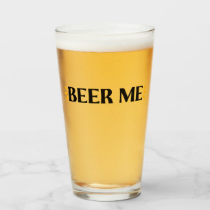 Öl åt mig   Rolig typografi pintglas Glaskopp