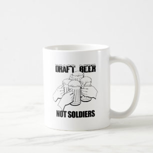 ÖL PÅ FATT. INGA SOLDATER. KAFFEMUGG