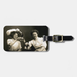 Öl som 1905 dricker flickvänner bagagebricka