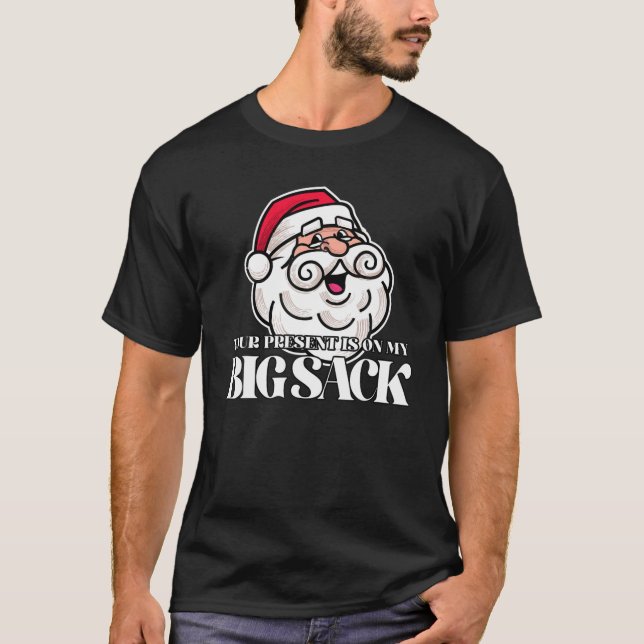 Olämplig jultomte Manar Merry 2021 Santa Comin T Shirt (Framsida)