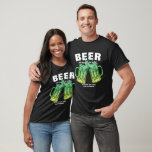 Ölbryggarmästare Humor Anpassningsbar Ölfan T-shir T Shirt<br><div class="desc">Fyll på med skratt med denna bryggmästare-humor t-shirt! Perfekt för ölfanatiker, denna mjuka, premium tee har roliga öl-tema designs som sticker ut i mängden. Ett toppval för bryggeriturer, ölfestivaler eller avslappnade öl med vänner. Helt anpassningsbar för att skapa en unik present till den ultimata ölkännaren i ditt liv. Denna slitstarka,...</div>