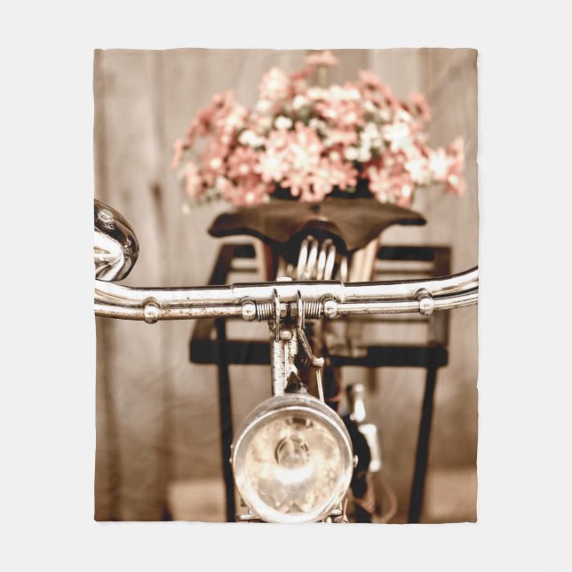 Old bicycle and flowers blur in background process fleecefilt (Framsidan)