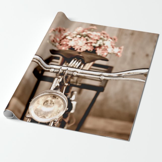 Old bicycle and flowers blur in background process presentpapper (Utrullad)