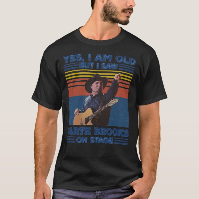 Old But I Saw Garth Brooks On Essential Essential  T Shirt (Framsida)