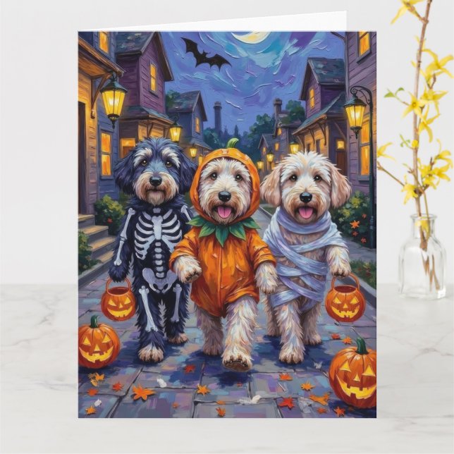 Old English Sheepdogs trick-or-treating Halloween Kort (Gul blomma)