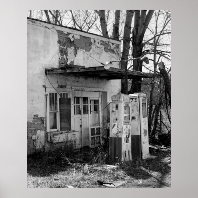 Old Gas Station Poster (Framsidan)