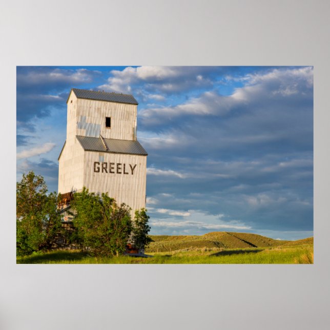 Old Grain Elevator in Virgelle, Montana, USA Poster (Framsidan)