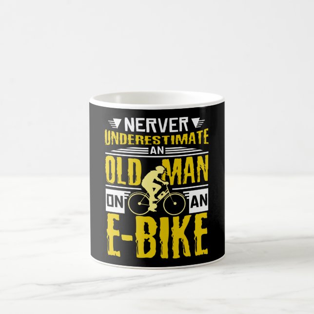 Old Man On E-bike Kaffemugg (Center)